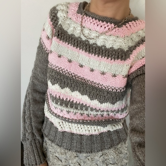 Hand knitted wool sweater size small pink grey white color block - Picture 4 of 13